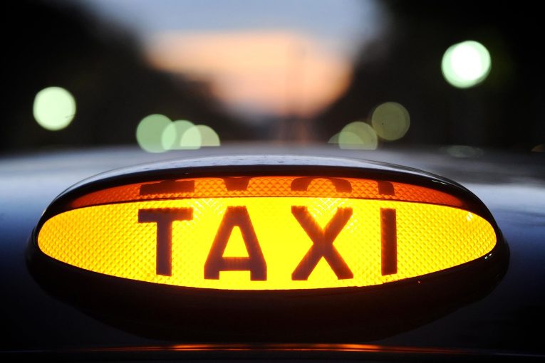 Преимущества услуг такси в сравнении с общественным транспортом
