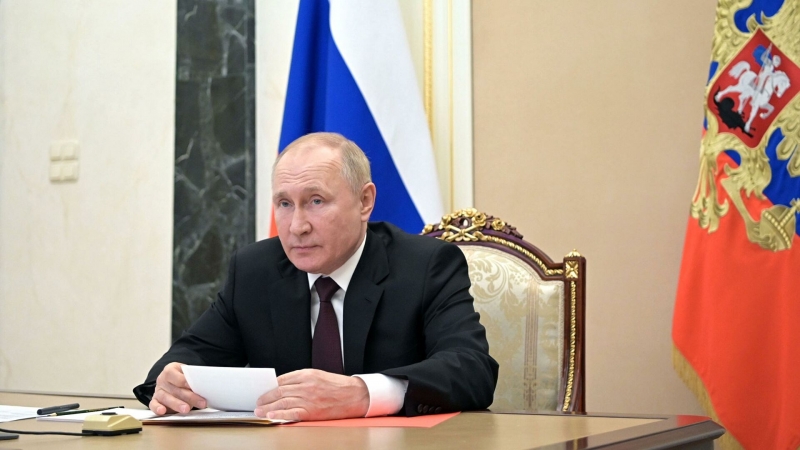 Путин положительно оценил работу "нормативной гильотины"
