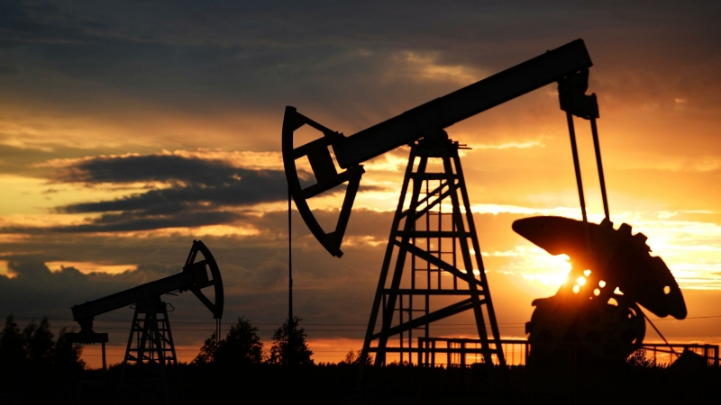 Цена на нефть Brent превысила 97 долларов за баррель впервые с 2014 года