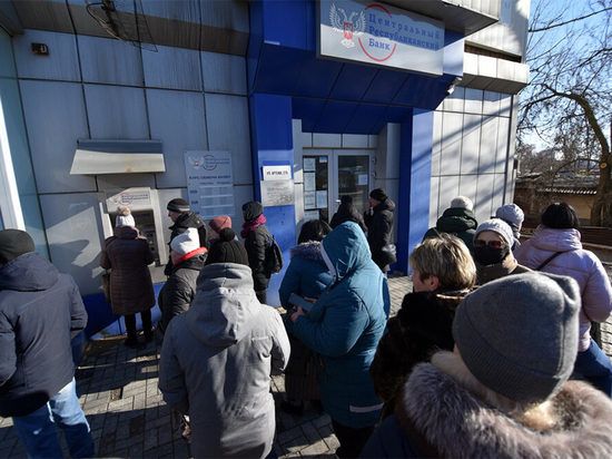 В Донбассе начала заканчиваться наличность: люди трясут банкоматы
