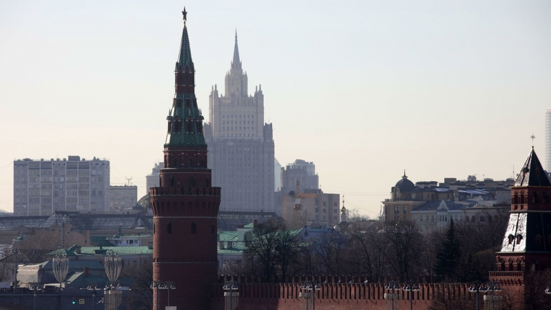 Запад намерен передать замороженные российские активы Киеву, заявил эксперт