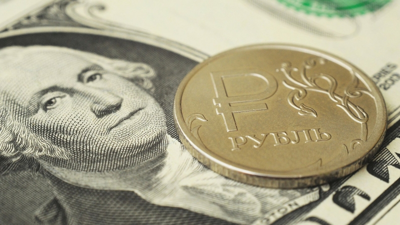 Французский экономист предрек падение доллара в пользу рубля
