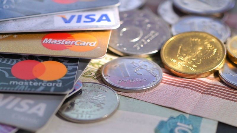 ЦБ предложил пересмотреть размер платежей банков в пользу Visa и Mastercard
