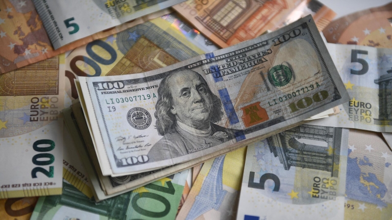 Курс доллара опустился ниже 79 рублей впервые с 23 фераля