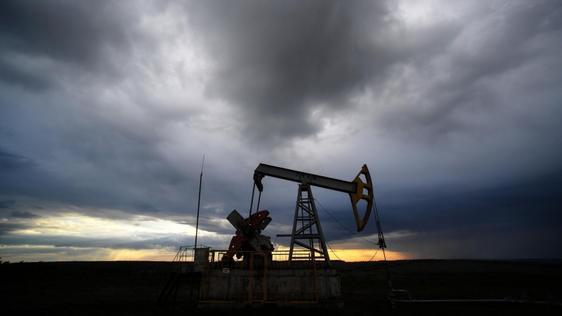 Источник рассказал, сколько сейчас стоит российская нефть