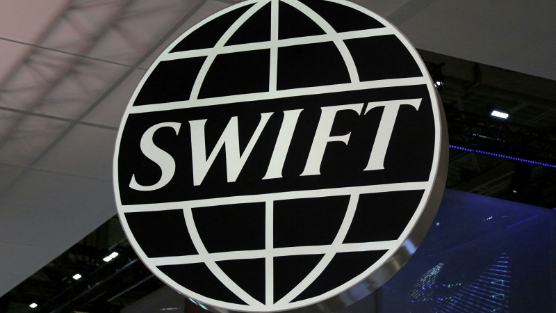 Зеленский утверждает, что Европа согласовала отключение России от SWIFT