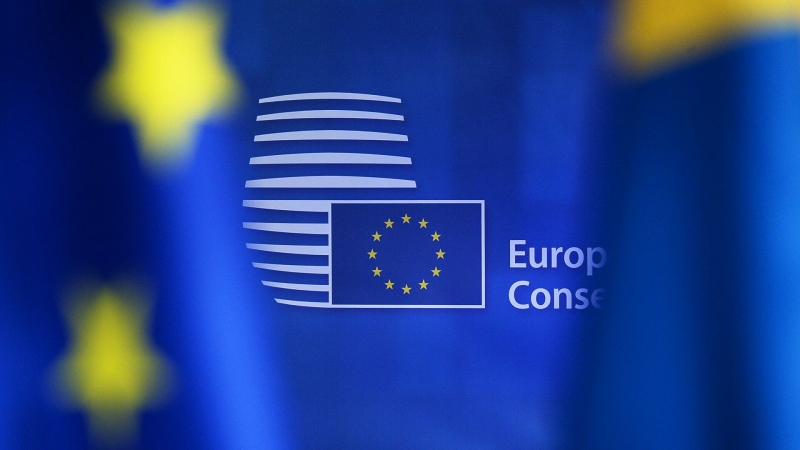 Еврокомиссия предложила запретить транзакции с Центробанком России