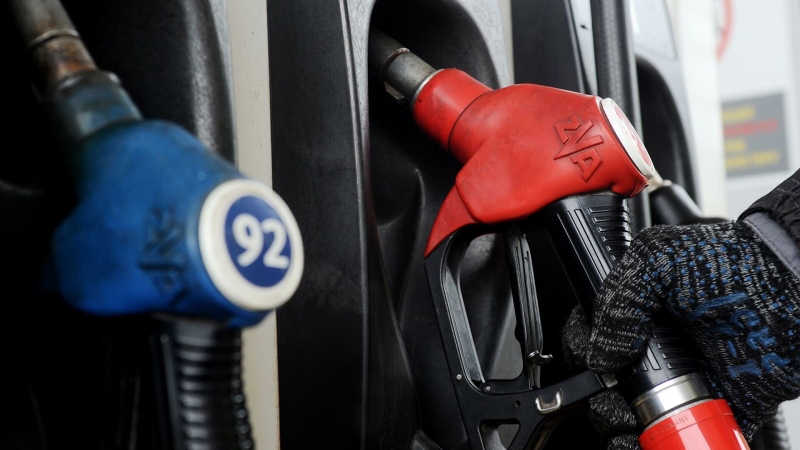 Правительство одобрило проект о донастройке демпфера для цен на топливо