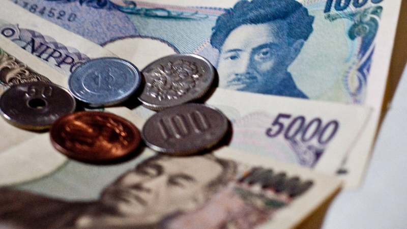 Японская иена опустилась до самого низкого за последние 24 года уровня