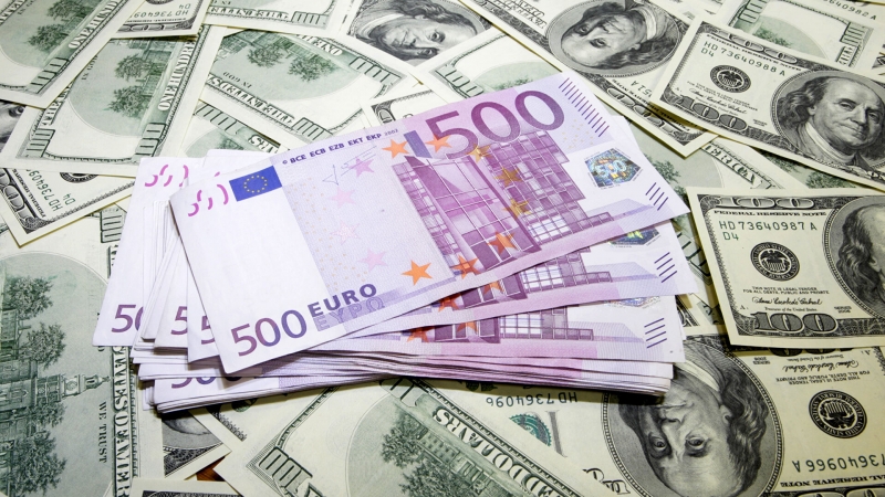 Курс доллара впервые с 20 января опустился ниже 76 рублей