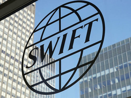 Запад вознамерился отключить Россию от SWIFT: чем это обернется