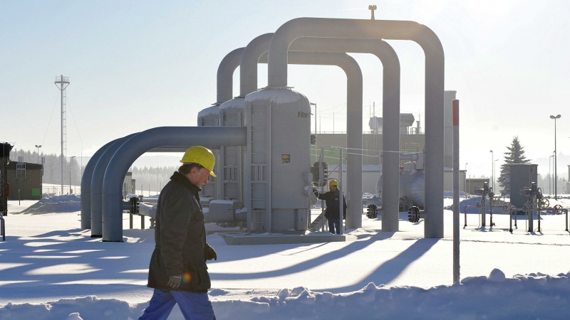 "Газпром" не стал бронировать мощности трубопровода "Ямал — Европа"