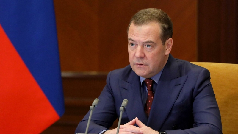 Медведев высмеял европейские санкции против России