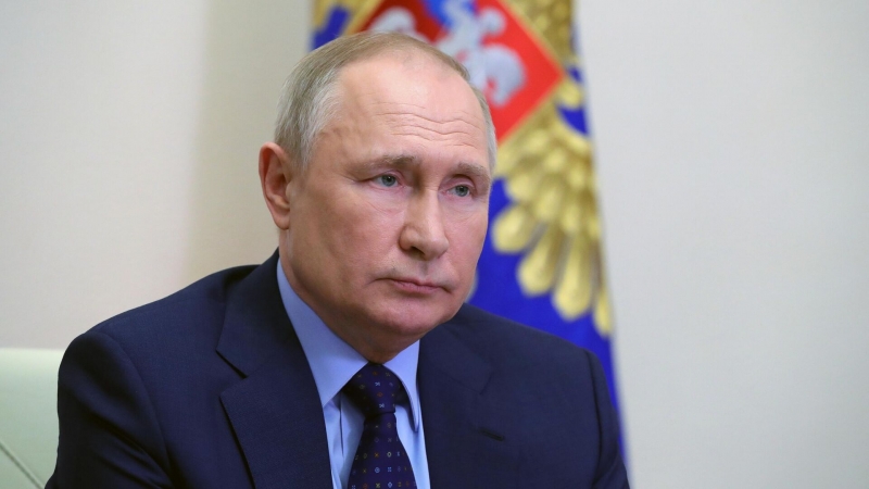Путин поручил ввести особый порядок оценки нуждаемости семей