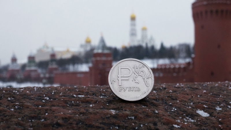 Эксперт назвал текущий курс рубля аномальным