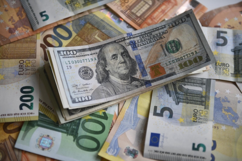 "Это еще не предел": что будет с евро и долларом